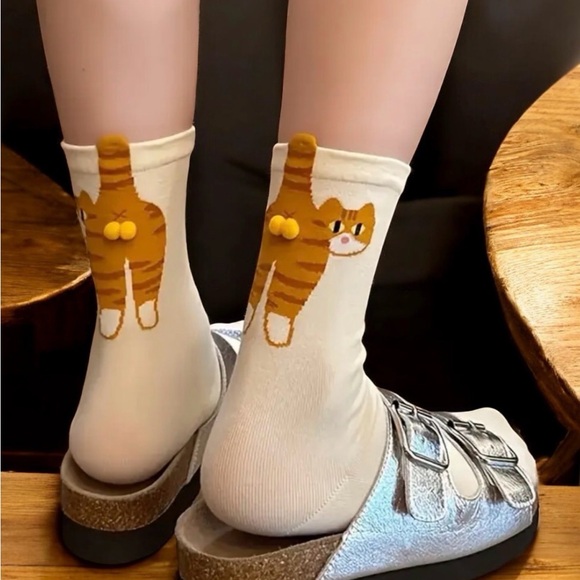 Cute Cat Design Socks - Black or White - Picture 2 of 3